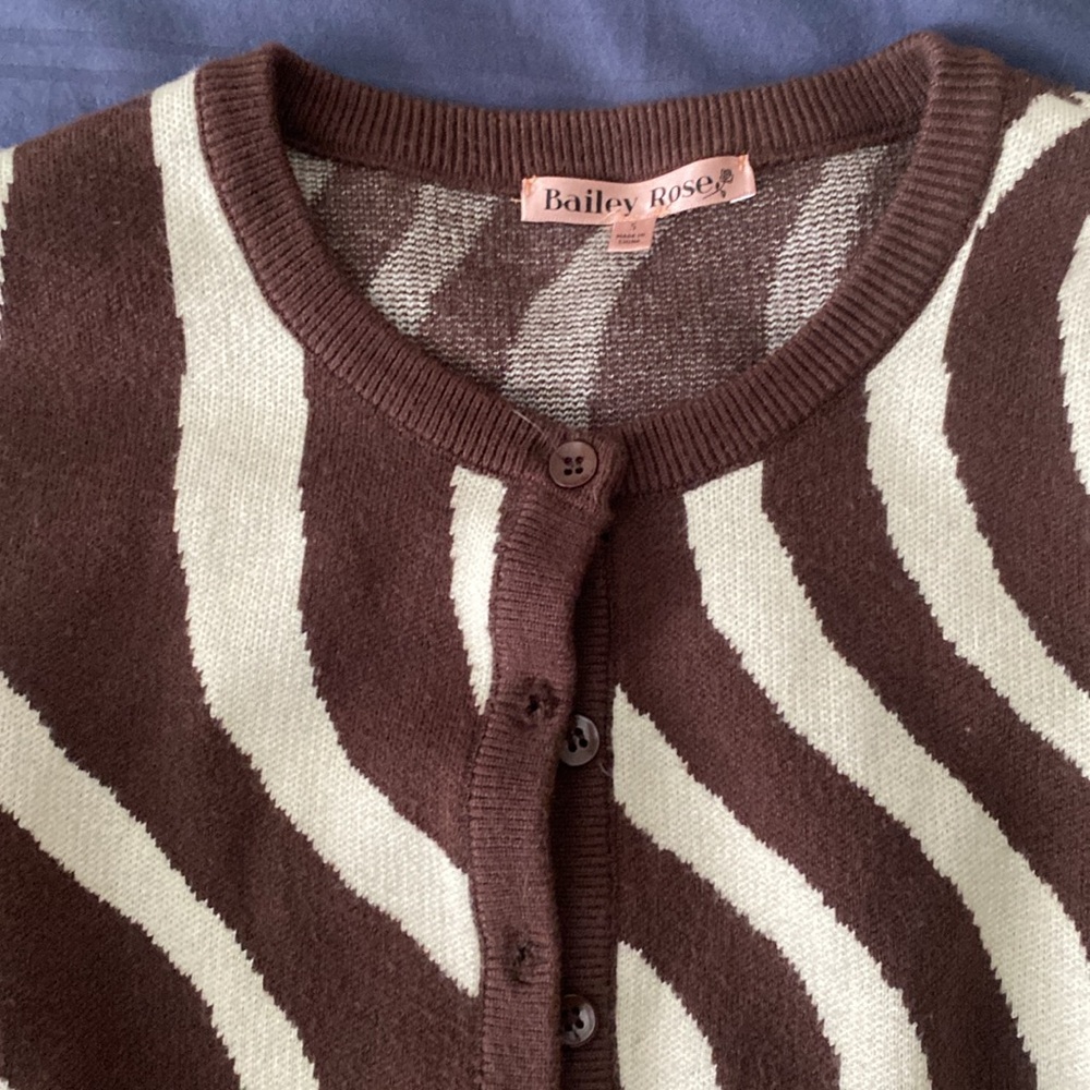 Bailey Rose Cropped Button-Up Cardigan - Small - Picture 3 of 11